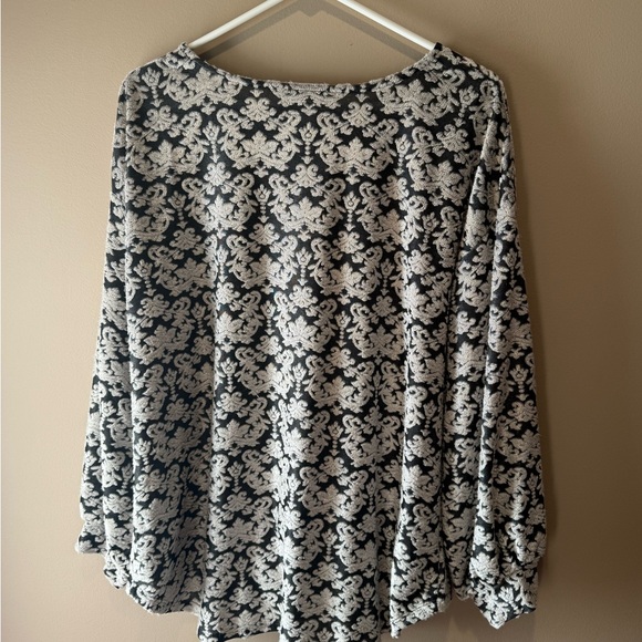 Gorgeous Ruby Rd Top! Excellent Condition - Picture 3 of 4